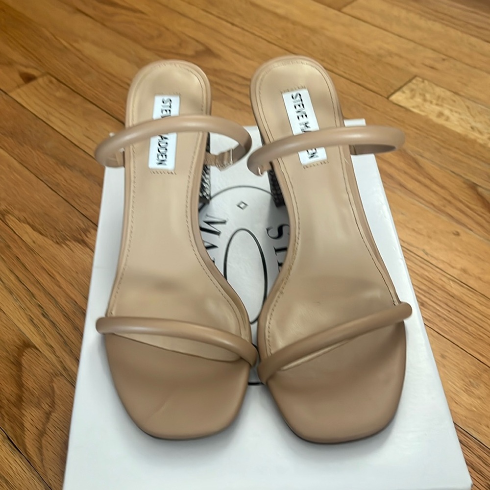 Steve Madden sandals, natural, size 8, new never worn, excellent condition